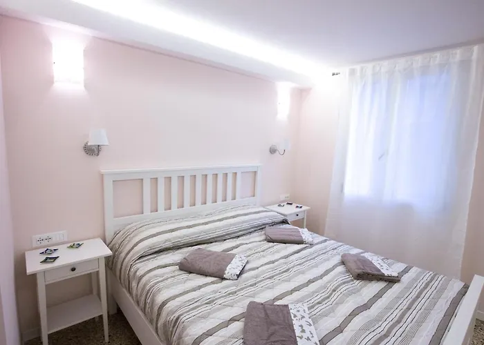 Venice Rialto Bridge Apartment